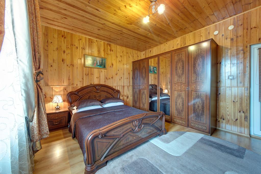 Guest House Velet Bukovel Exterior photo